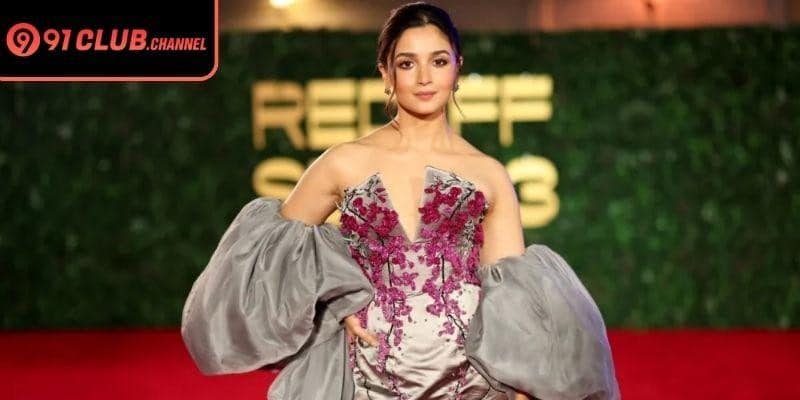 Early acting roles and strategic image formation